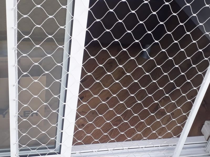 Instalação de tela protetora em Montese, Fortaleza